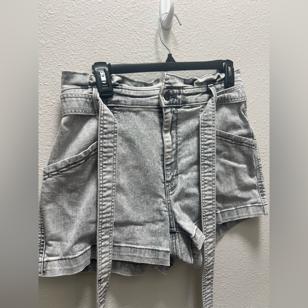 Universal Thread Jean Shorts - Picture 3 of 12